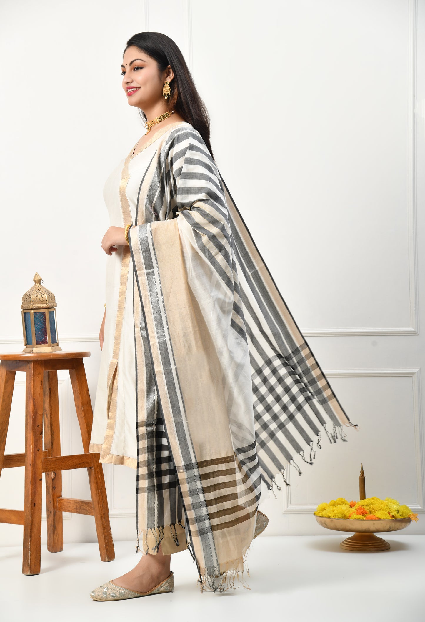 Maheshwari Handloom White Kurta with Dupatta