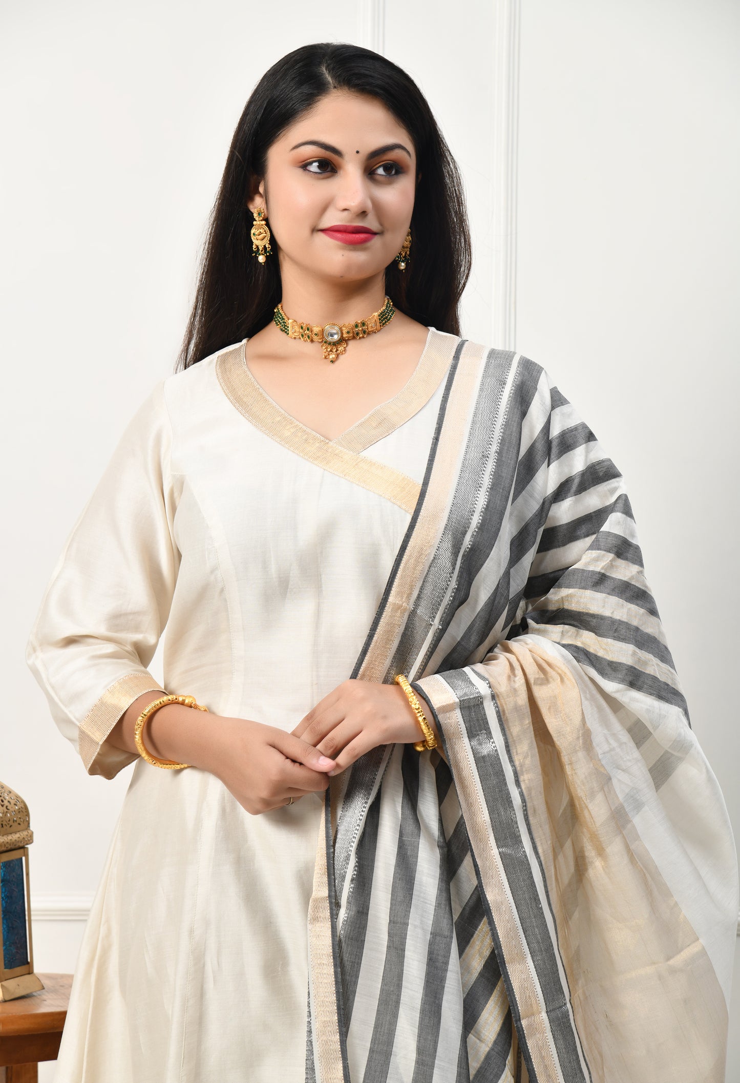 Maheshwari Handloom White Kurta with Dupatta